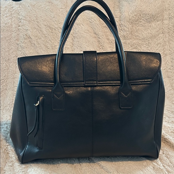 Elegant Black Leather Handbag - Picture 14 of 16